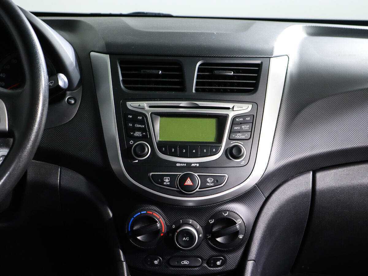 Hyundai Solaris с пробегом — 2013 год. Фото: #11