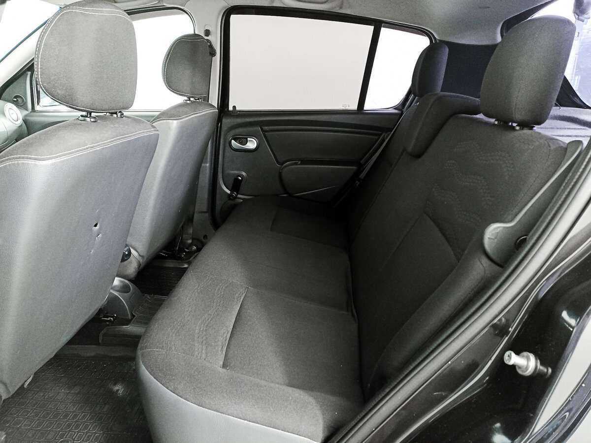 Renault Sandero с пробегом — 2013 год. Фото: #7