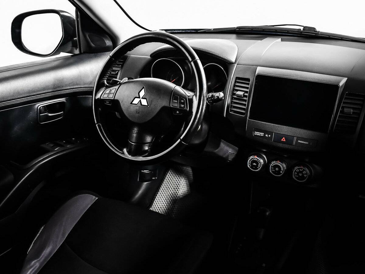 Mitsubishi Outlander с пробегом — 2012 год. Фото: #8