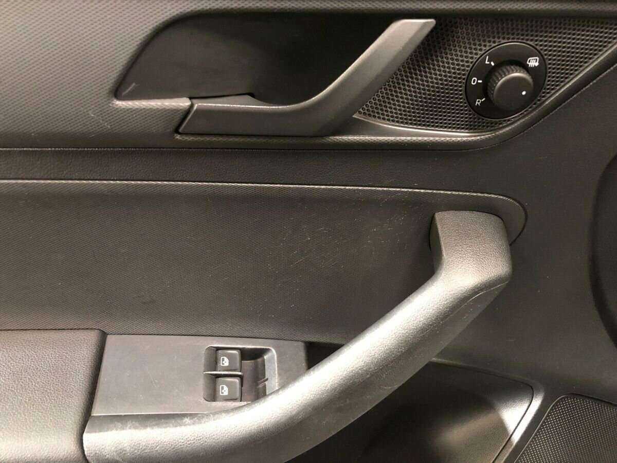 Skoda Rapid с пробегом — 2015 год. Фото: #17