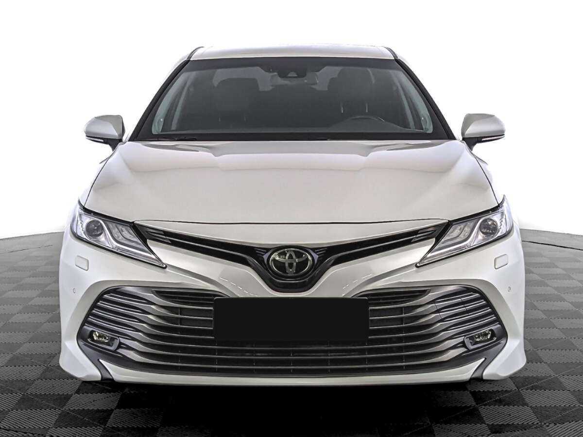Toyota Camry с пробегом — 2019 год. Фото: #1