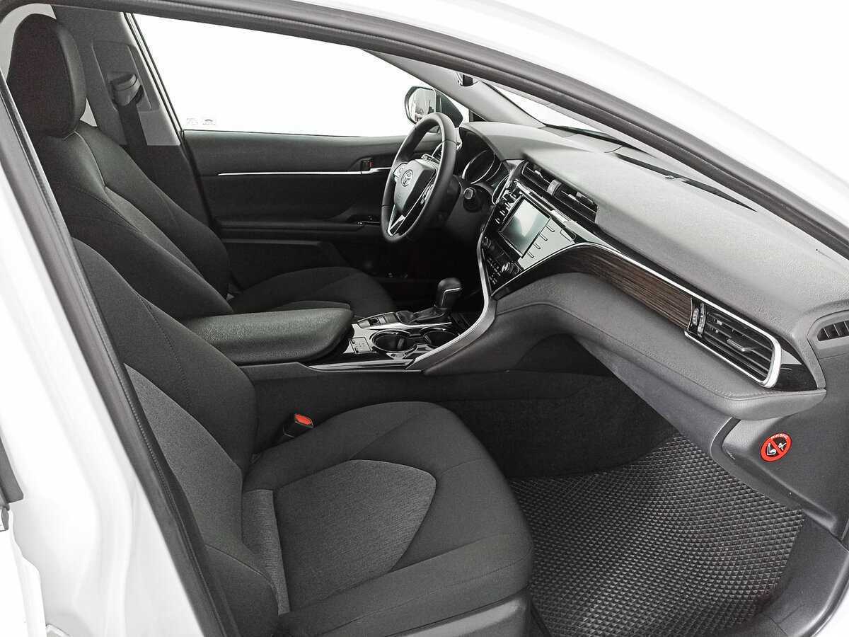 Toyota Camry с пробегом — 2019 год. Фото: #7