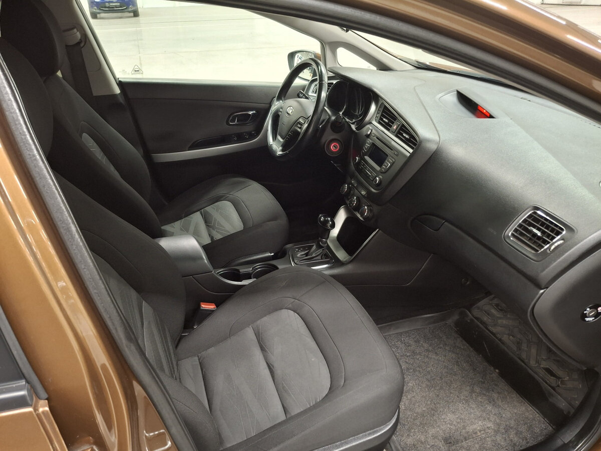 Kia Ceed с пробегом — 2015 год. Фото: #10