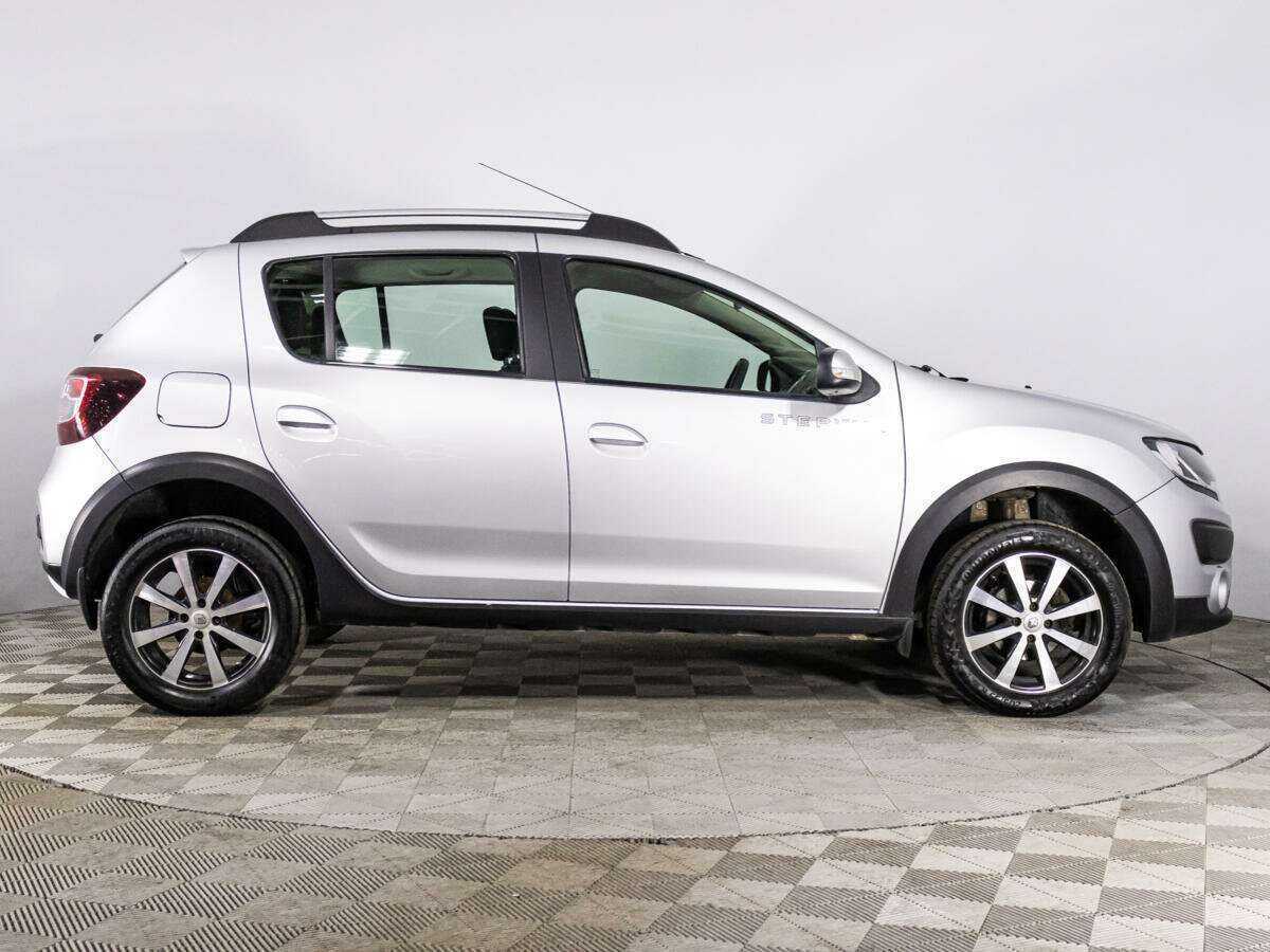 Renault Sandero с пробегом — 2015 год. Фото: #3