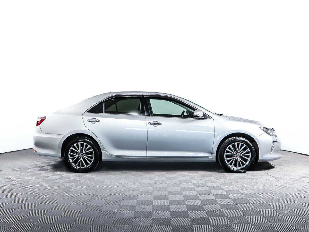 Toyota Camry с пробегом — 2017 год. Фото: #3