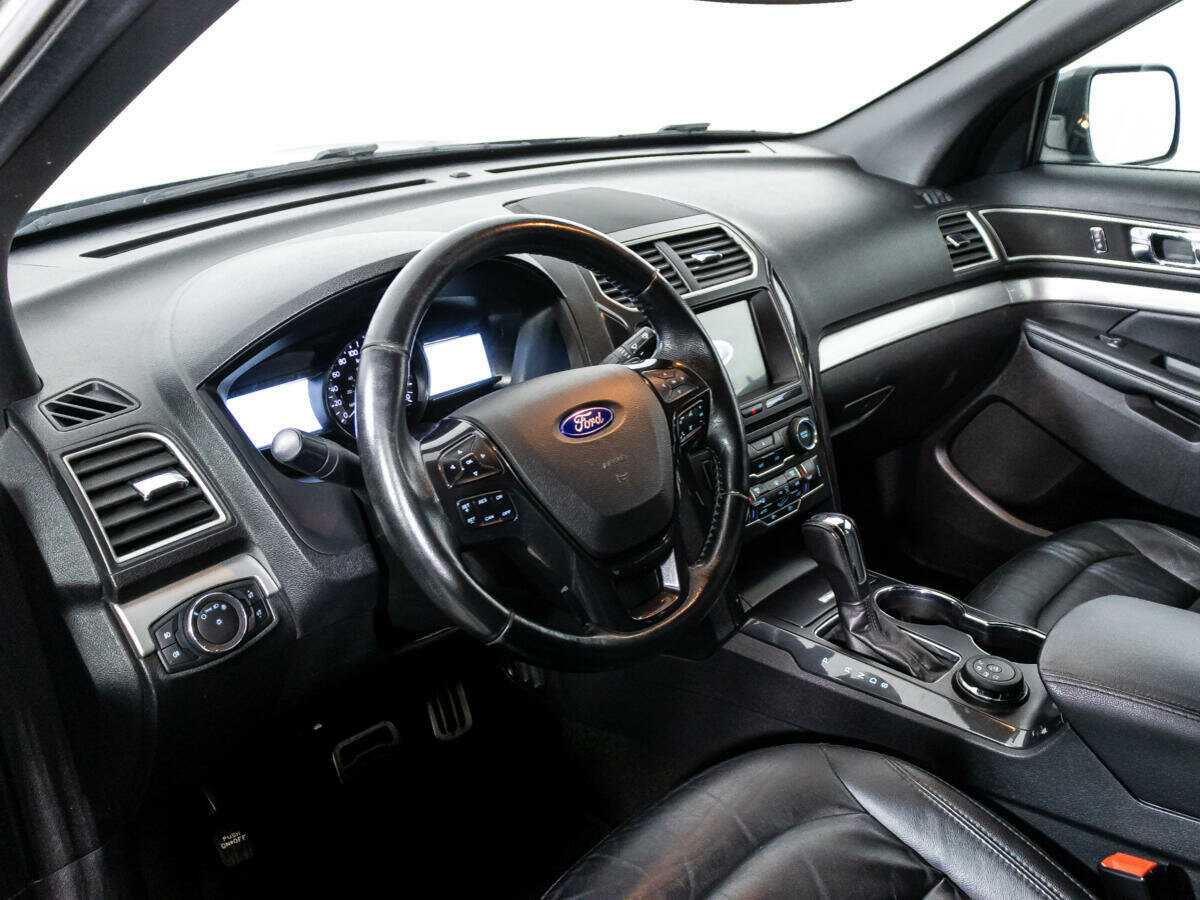 Ford Explorer с пробегом — 2017 год. Фото: #10