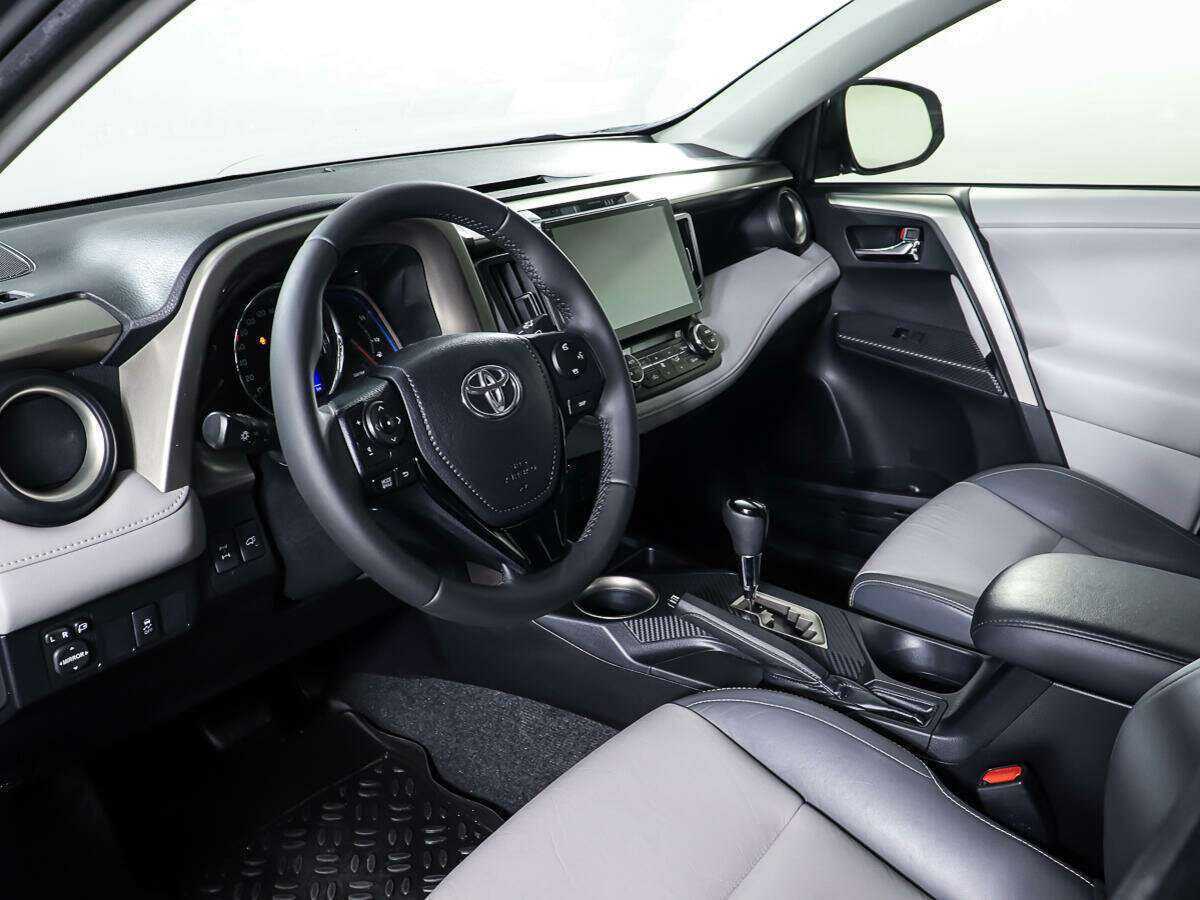 Toyota RAV4 с пробегом — 2013 год. Фото: #10