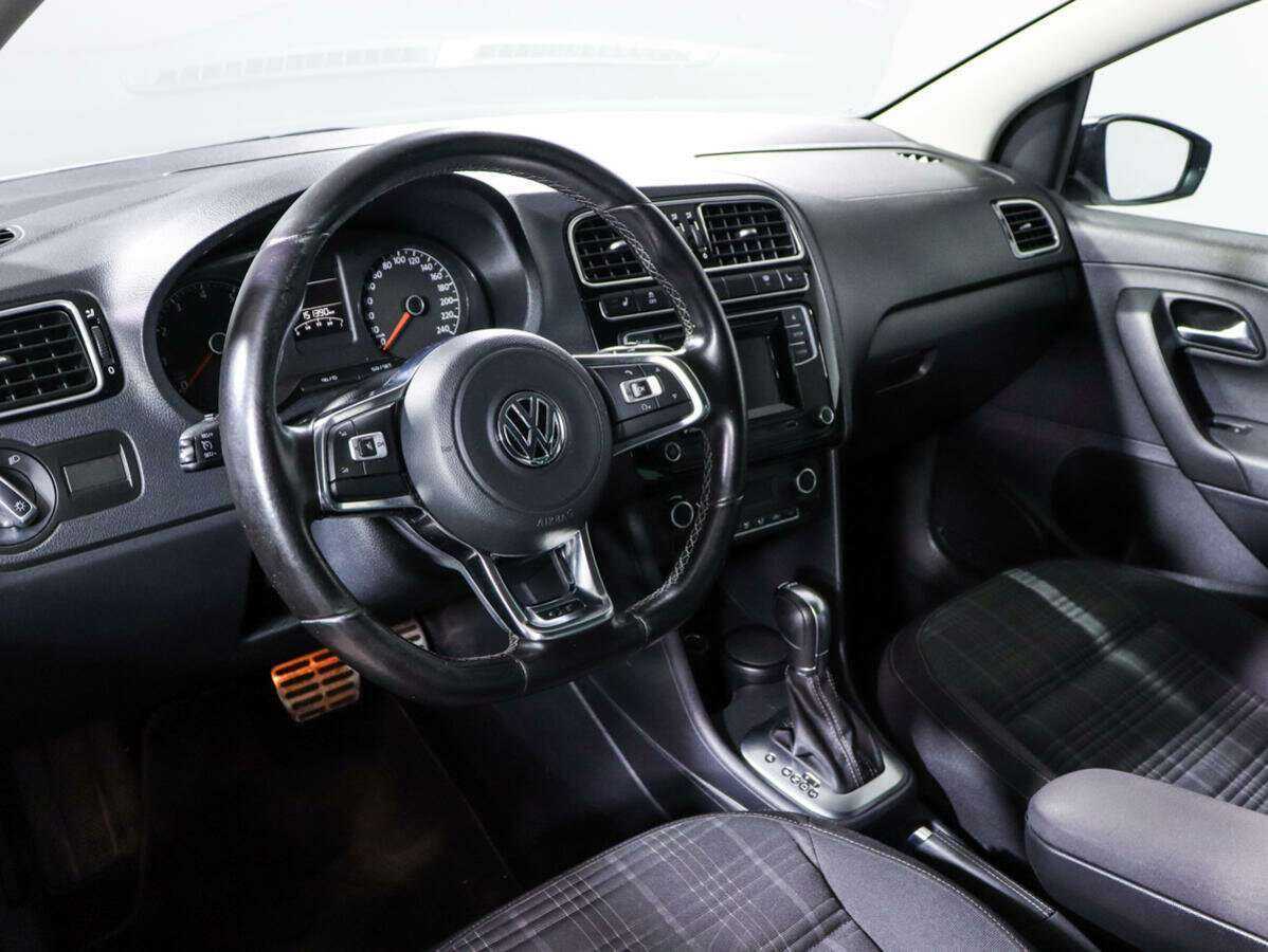 Volkswagen Polo с пробегом — 2017 год. Фото: #13