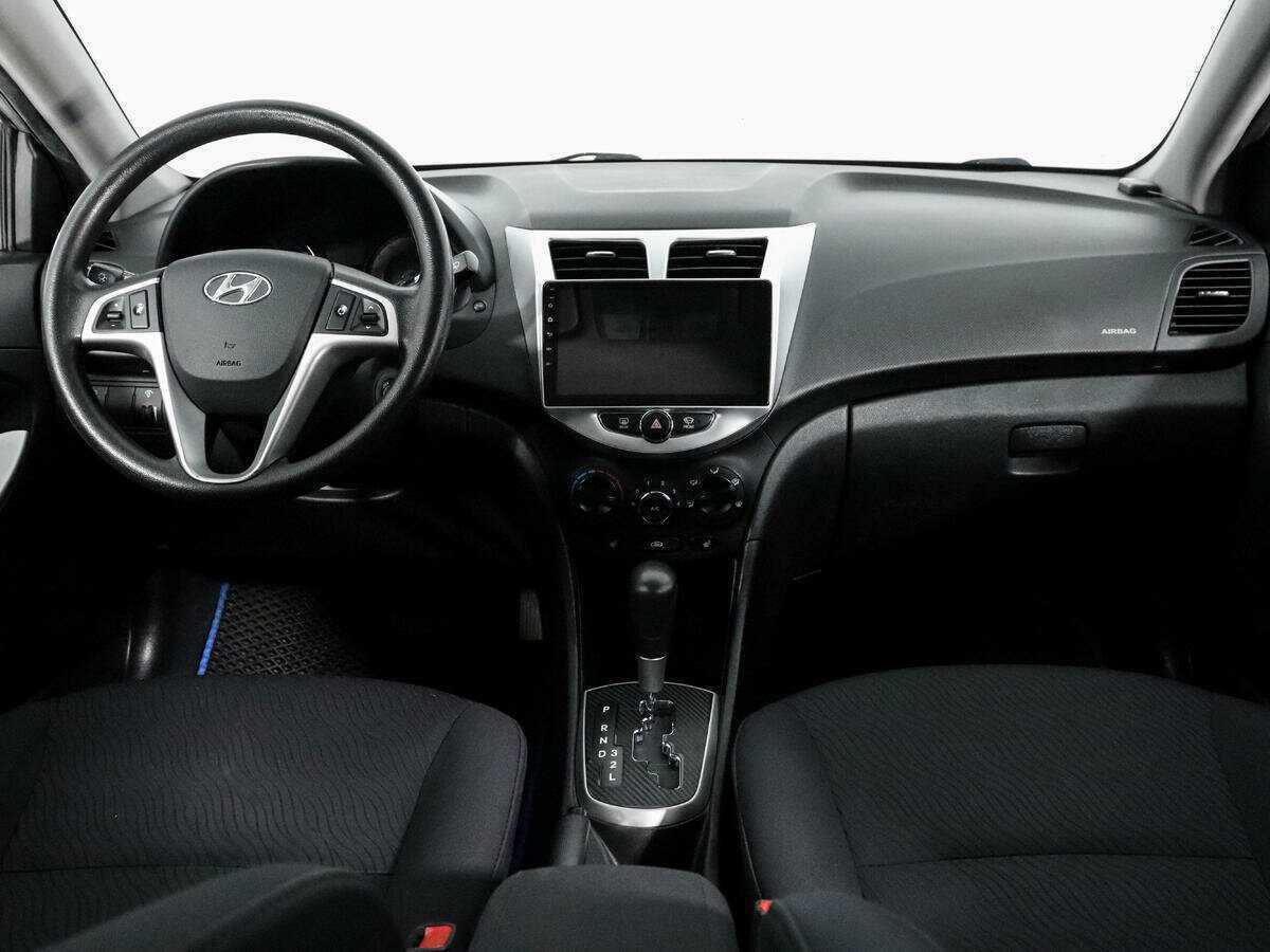 Hyundai Solaris с пробегом — 2012 год. Фото: #9