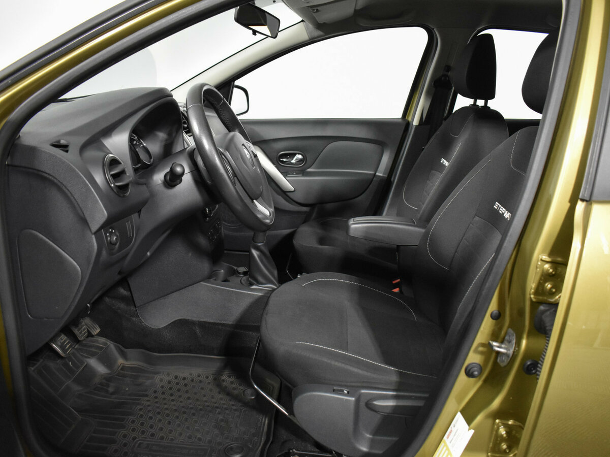 Renault Sandero с пробегом — 2016 год. Фото: #7