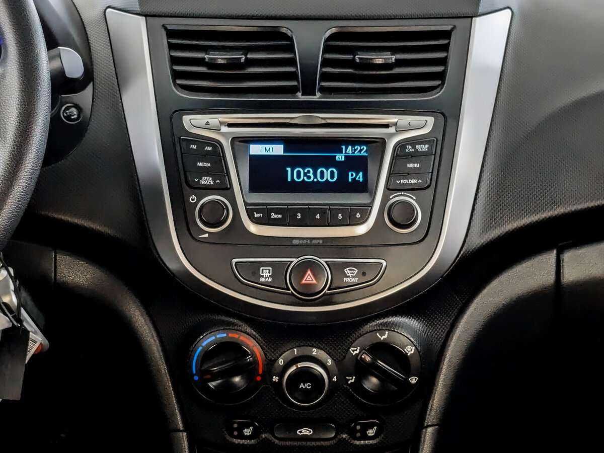 Hyundai Solaris с пробегом — 2015 год. Фото: #10