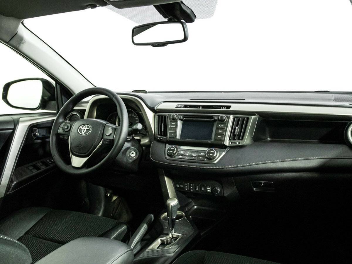 Toyota RAV4 с пробегом — 2015 год. Фото: #8