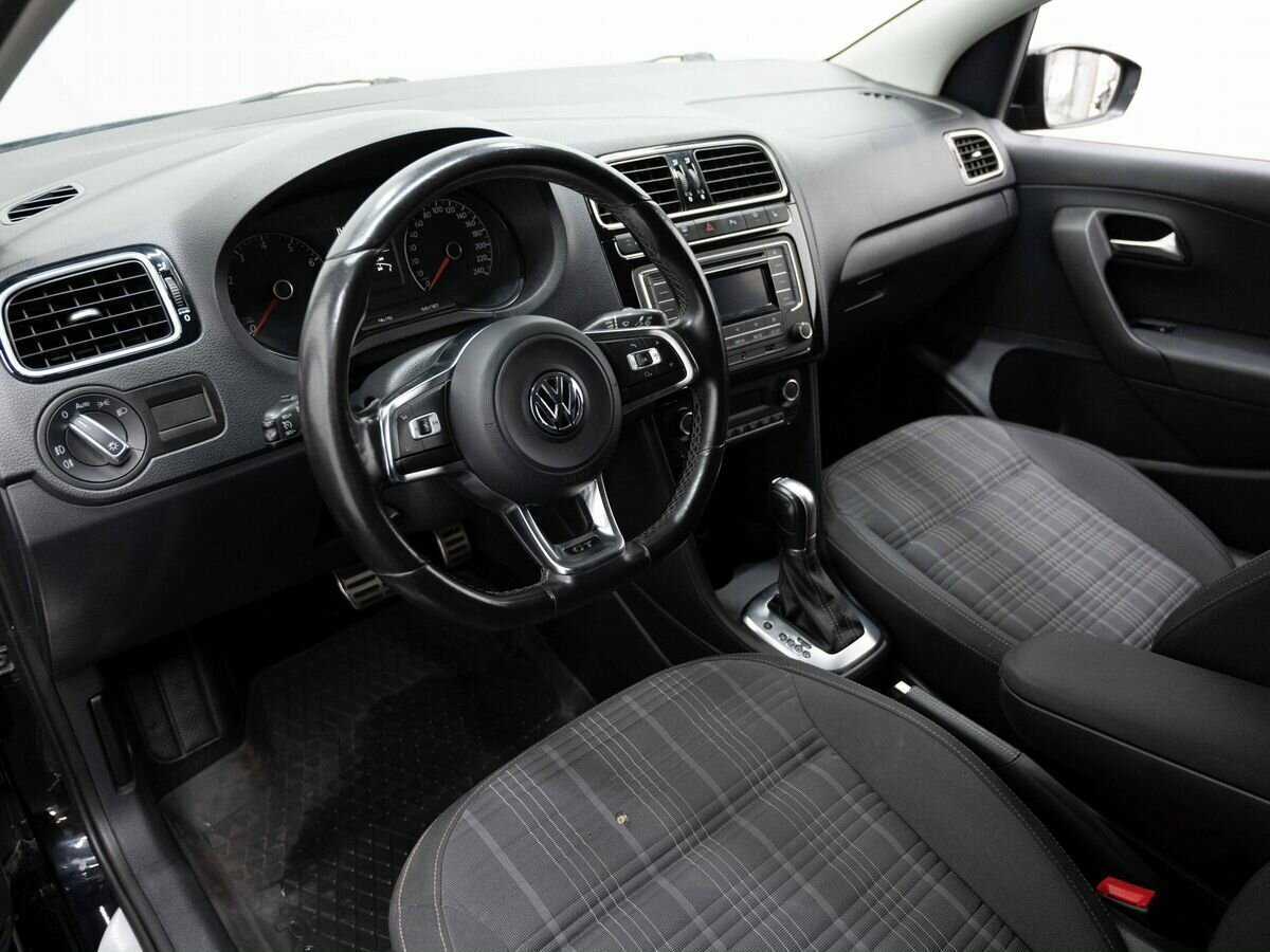 Volkswagen Polo с пробегом — 2016 год. Фото: #6