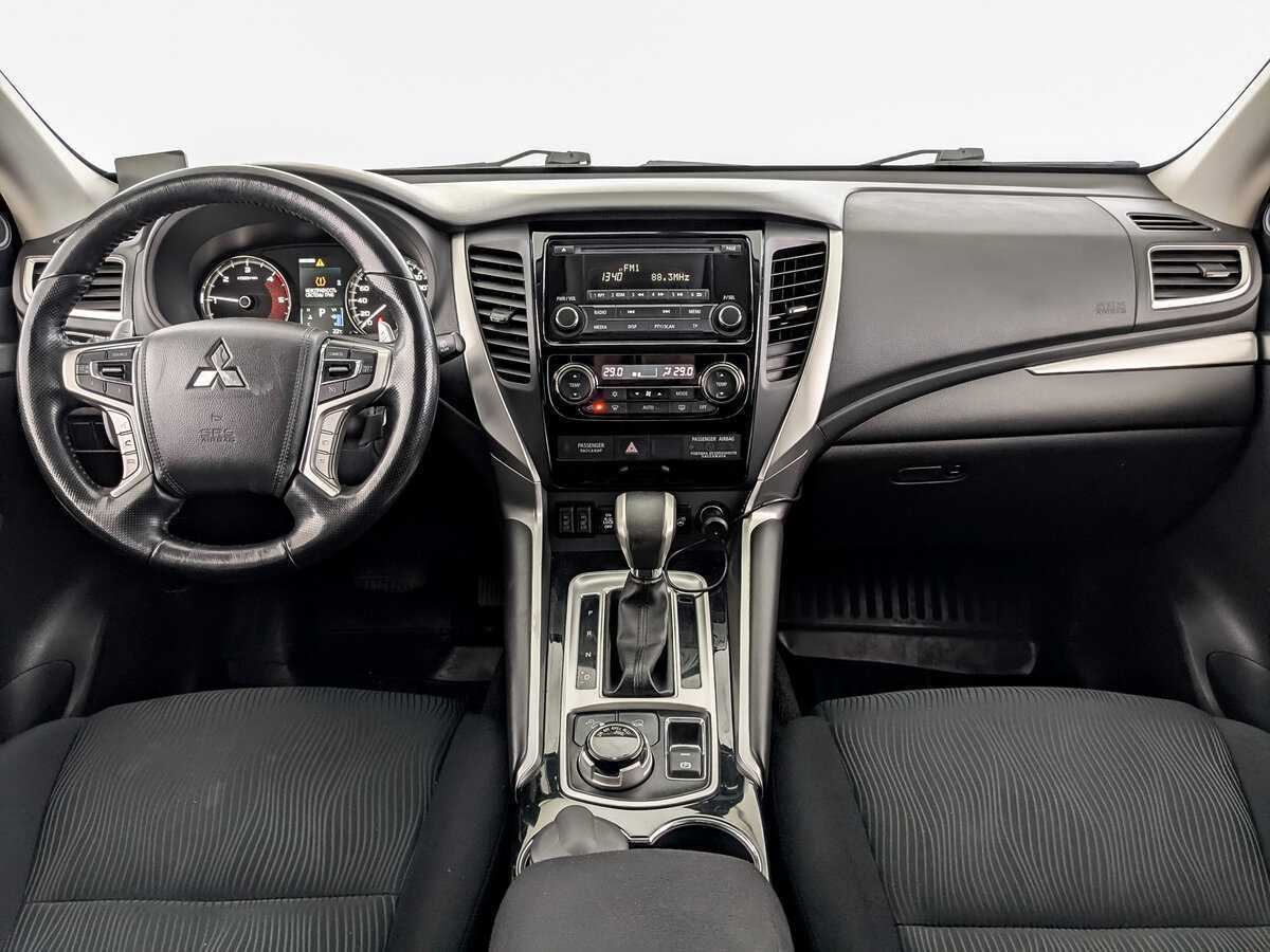 Mitsubishi Pajero Sport с пробегом — 2018 год. Фото: #13