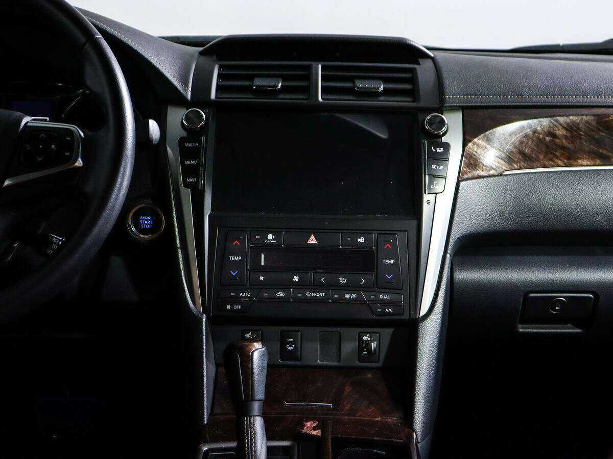 Toyota Camry с пробегом — 2016 год. Фото: #9