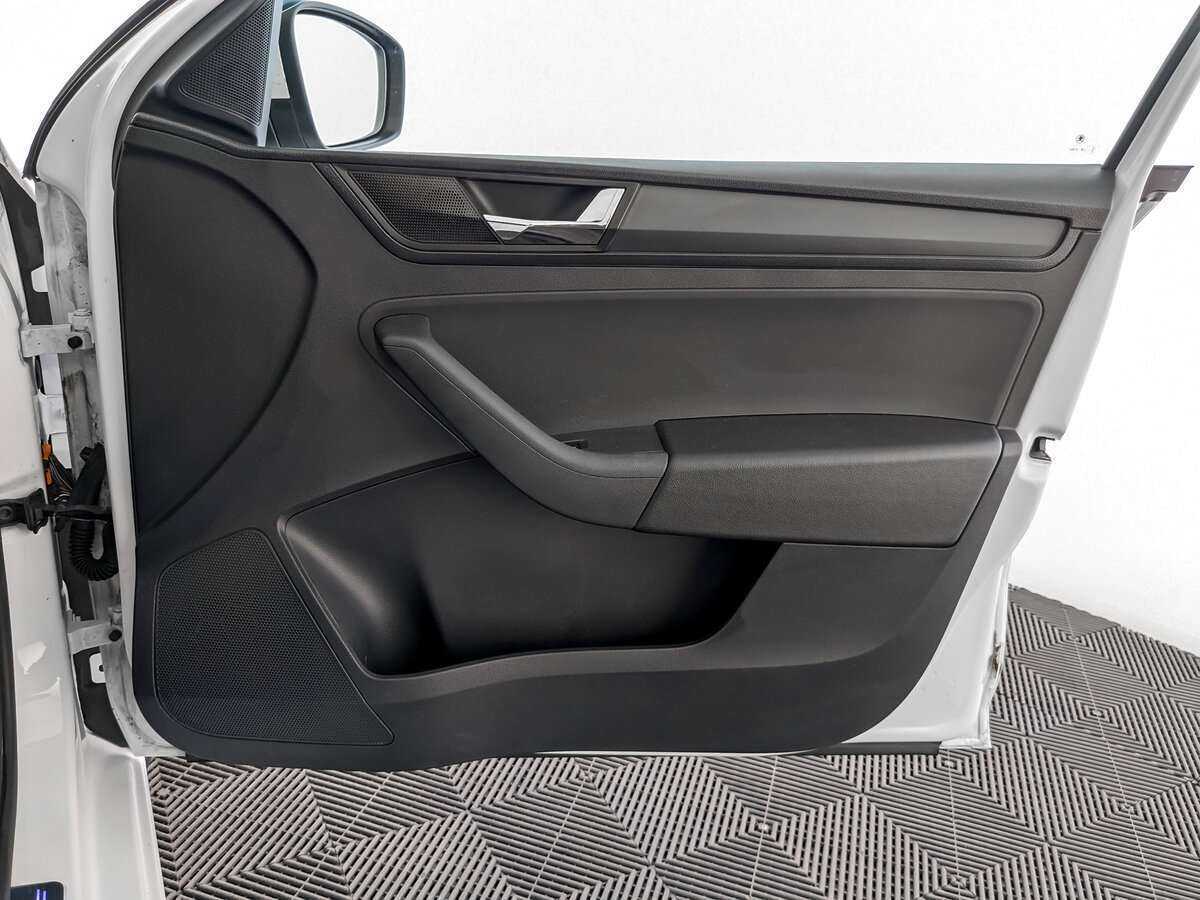 Skoda Rapid с пробегом — 2017 год. Фото: #19