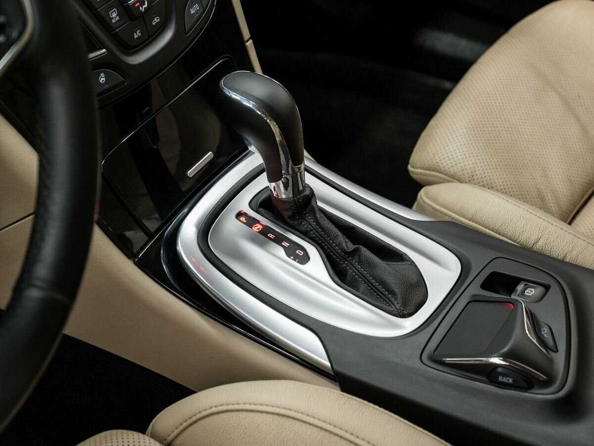 Opel Insignia с пробегом — 2015 год. Фото: #17