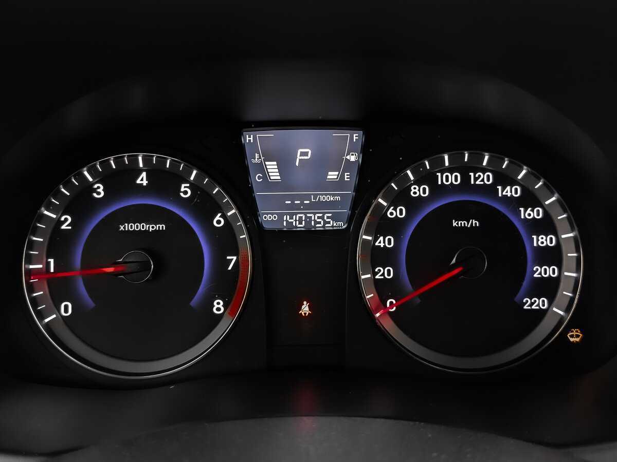 Hyundai Solaris с пробегом — 2013 год. Фото: #11