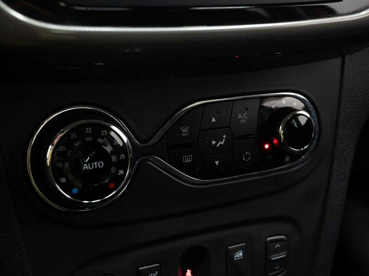 Renault Sandero с пробегом — 2017 год. Фото: #18