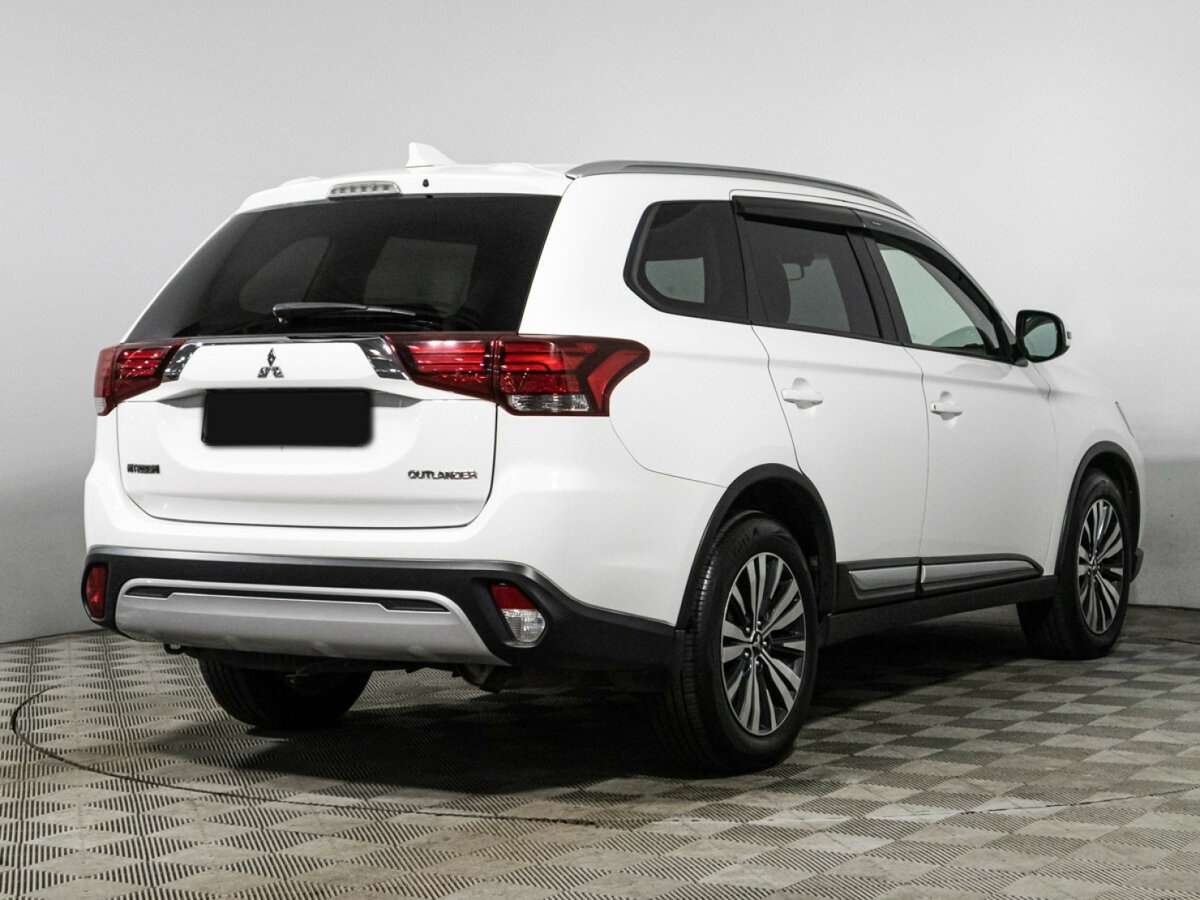 Mitsubishi Outlander с пробегом — 2018 год. Фото: #4