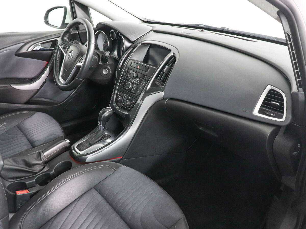 Opel Astra с пробегом — 2014 год. Фото: #9