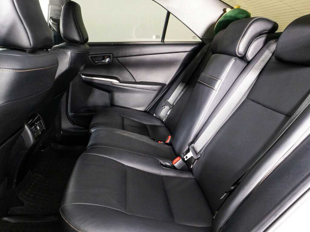 Toyota Camry с пробегом — 2015 год. Фото: #9