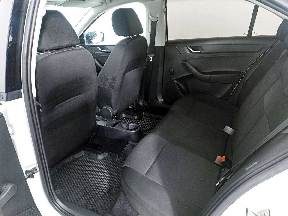 Skoda Rapid с пробегом — 2017 год. Фото: #11