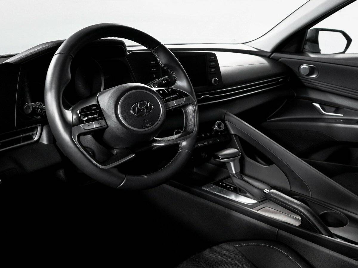 Hyundai Elantra с пробегом — 2021 год. Фото: #13