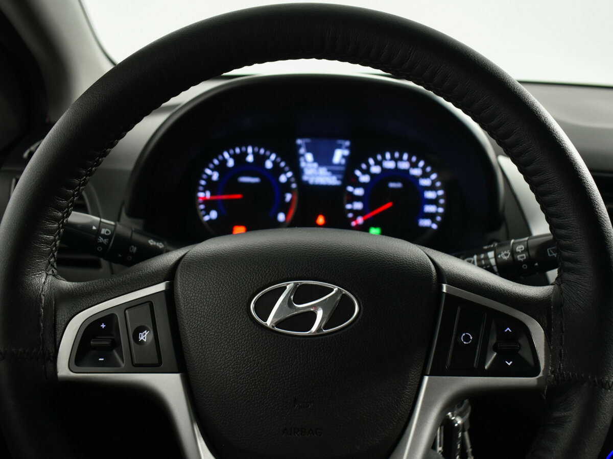 Hyundai Solaris с пробегом — 2014 год. Фото: #13