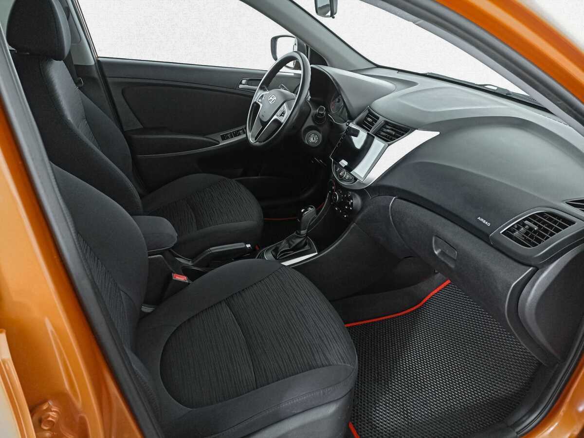 Hyundai Solaris с пробегом — 2014 год. Фото: #8