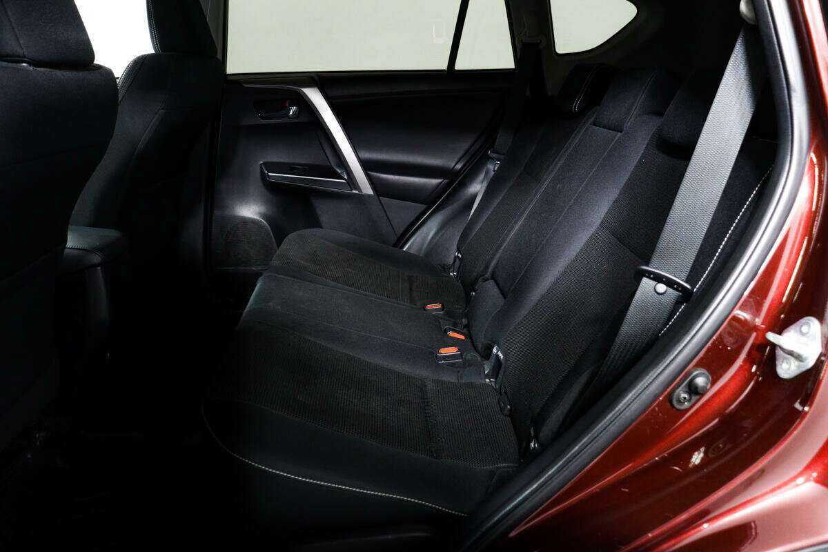 Toyota RAV4 с пробегом — 2016 год. Фото: #11