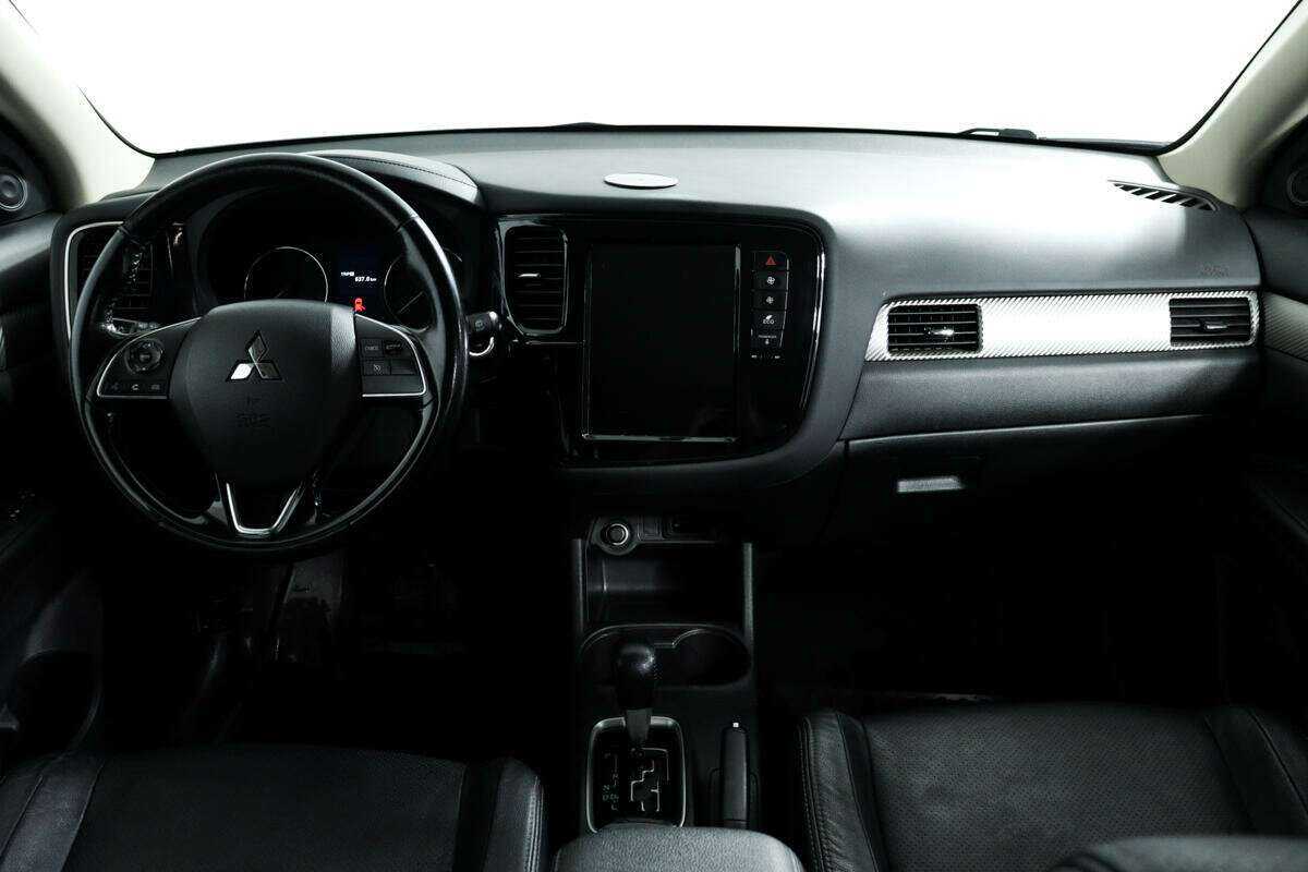 Mitsubishi Outlander с пробегом — 2015 год. Фото: #10