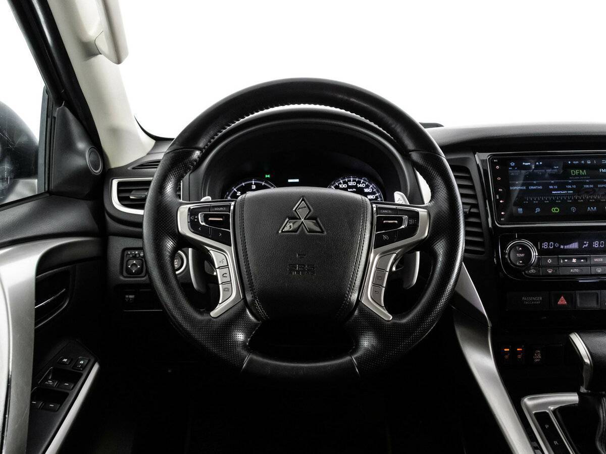 Mitsubishi Pajero Sport с пробегом — 2017 год. Фото: #11