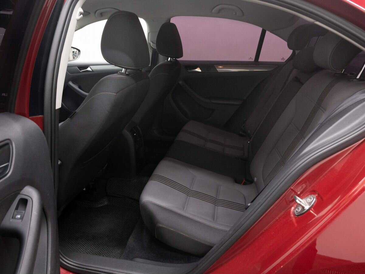 Volkswagen Jetta с пробегом — 2016 год. Фото: #8