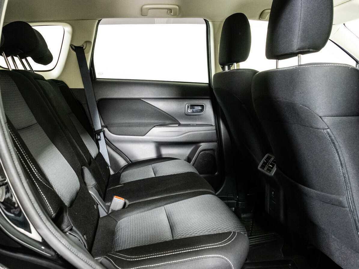 Mitsubishi Outlander с пробегом — 2019 год. Фото: #13