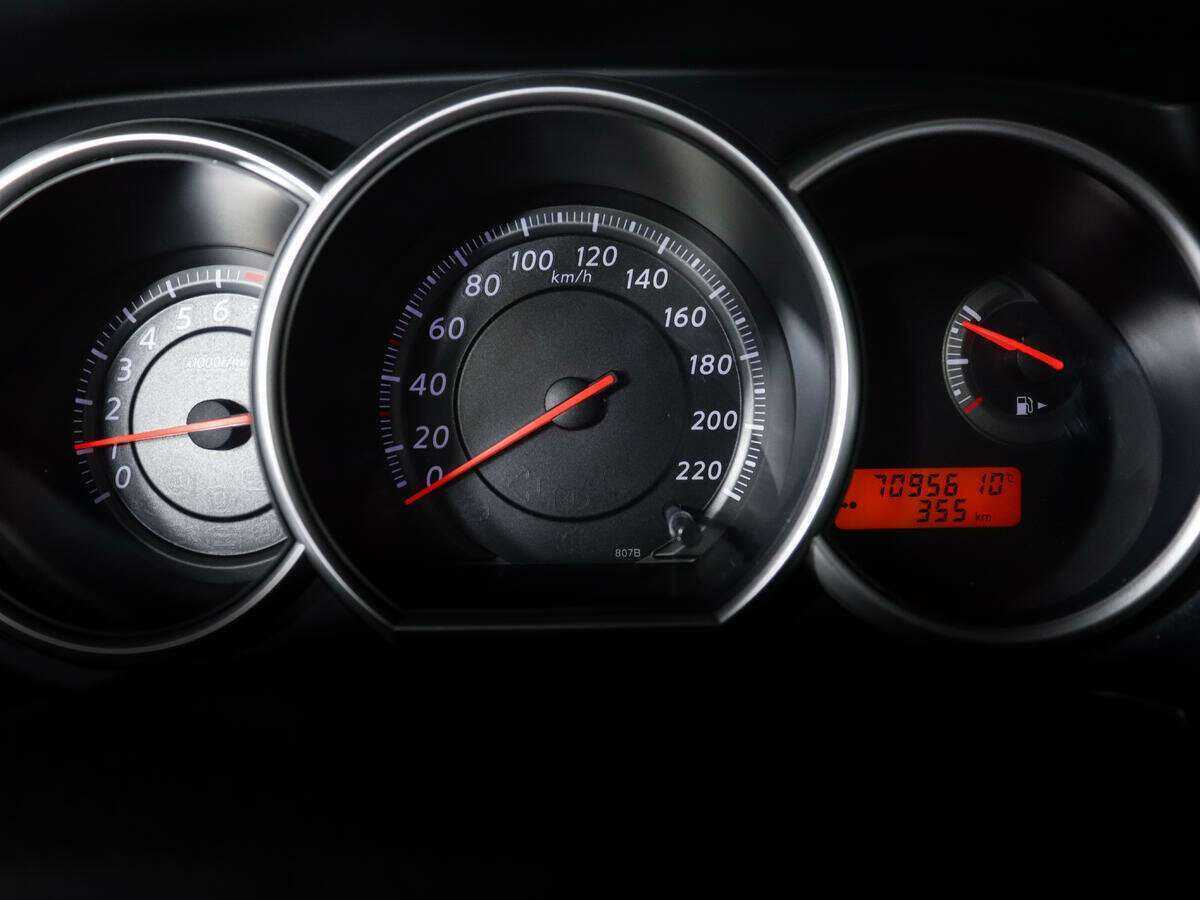 Nissan Tiida с пробегом — 2012 год. Фото: #10