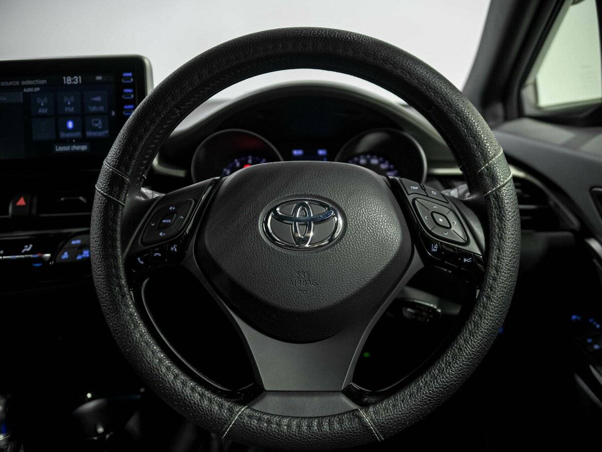 Toyota C-HR с пробегом — 2020 год. Фото: #8