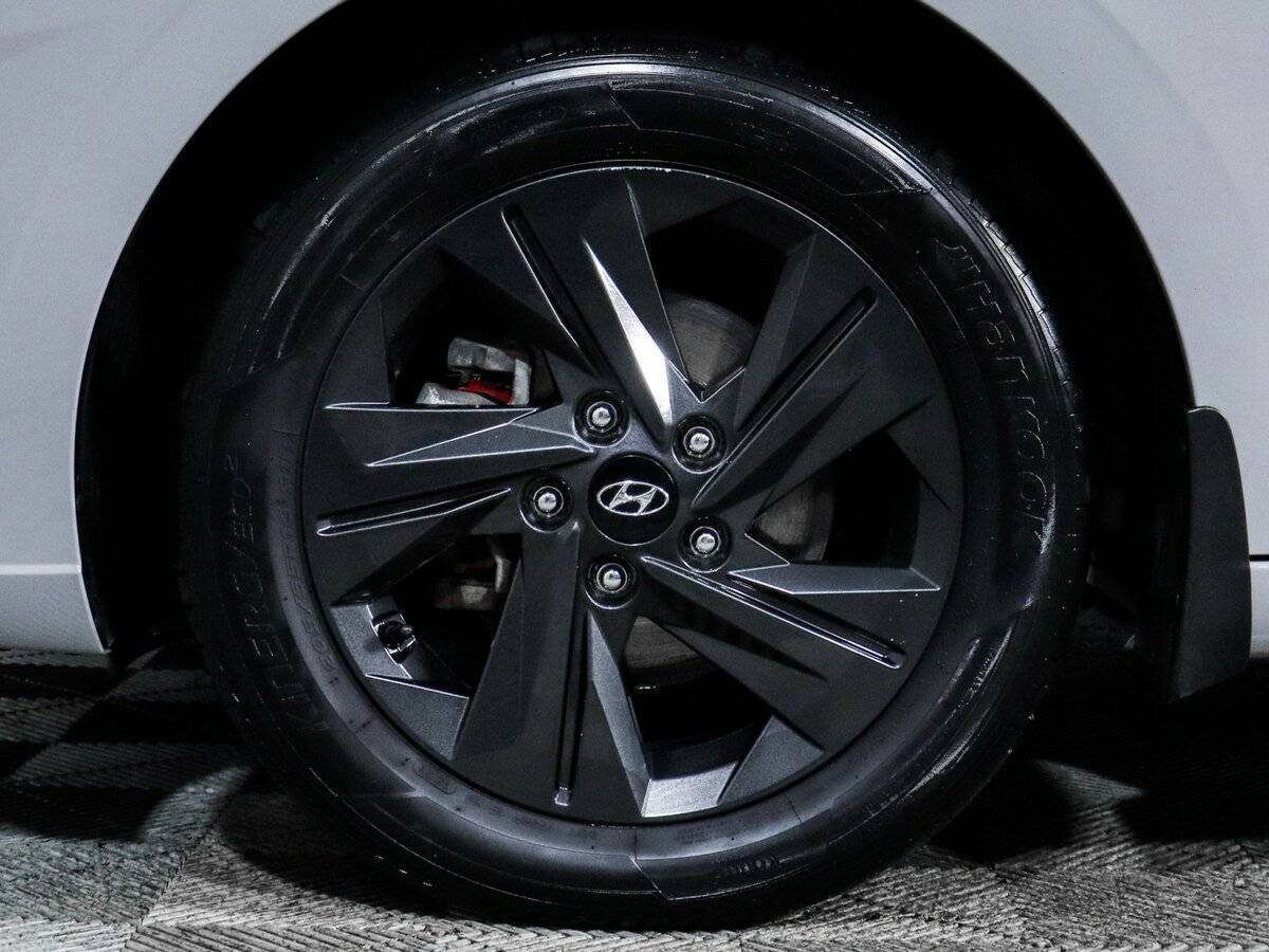 Hyundai Elantra с пробегом — 2021 год. Фото: #10