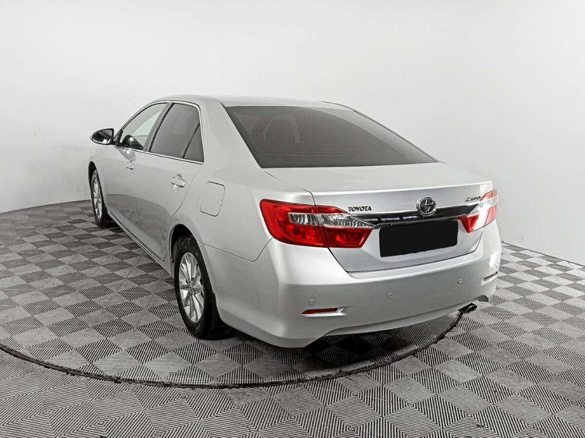 Toyota Camry с пробегом — 2014 год. Фото: #6
