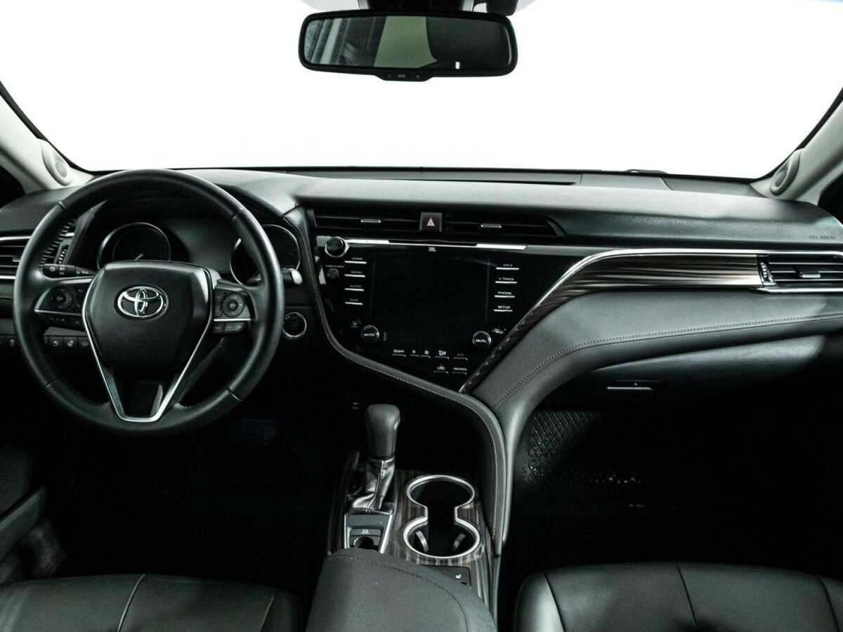 Toyota Camry с пробегом — 2018 год. Фото: #12