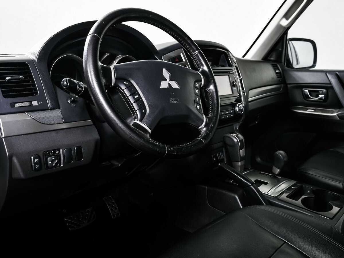 Mitsubishi Pajero с пробегом — 2015 год. Фото: #11