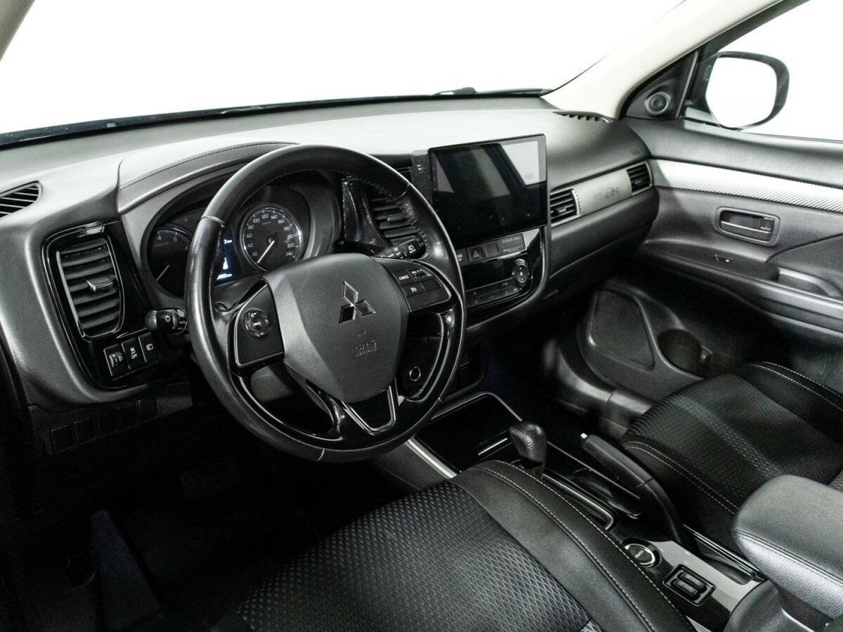 Mitsubishi Outlander с пробегом — 2017 год. Фото: #10