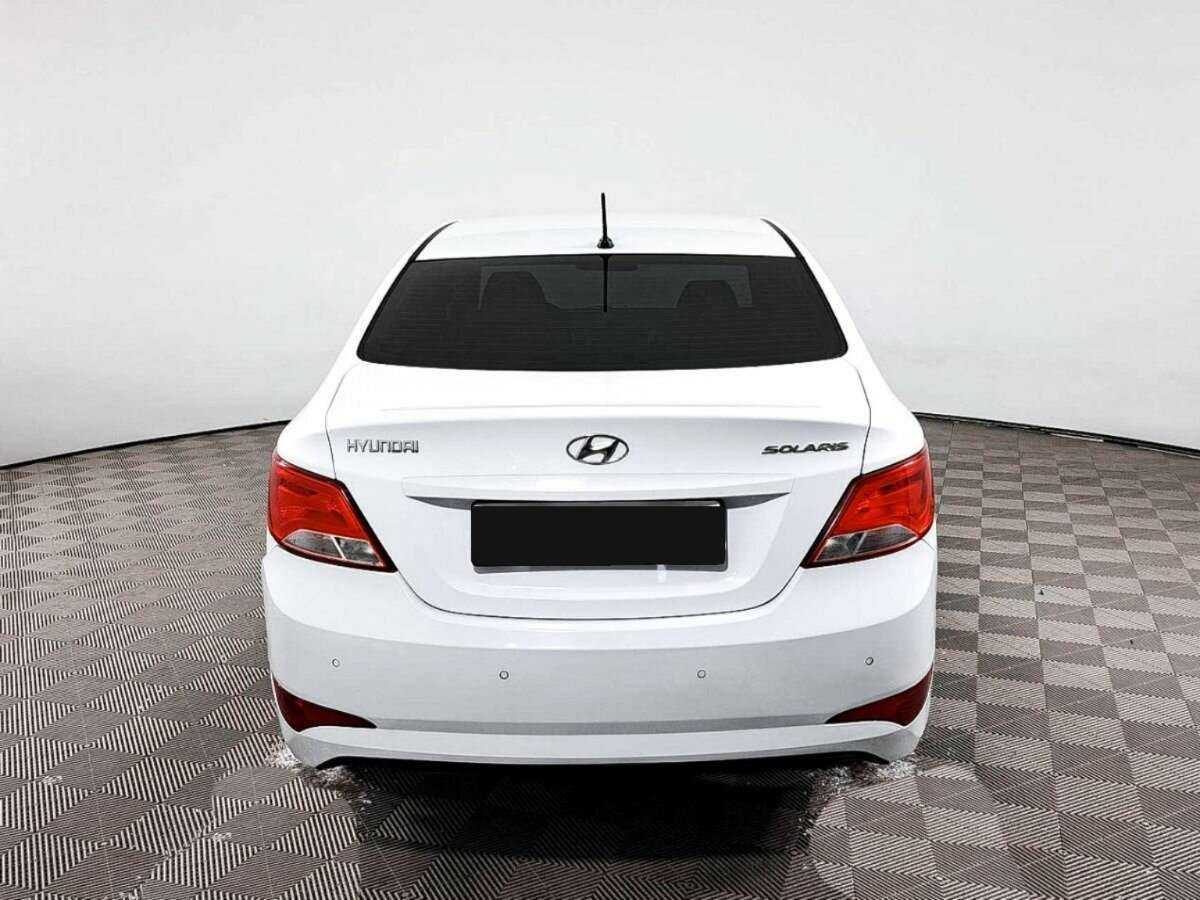 Hyundai Solaris с пробегом — 2015 год. Фото: #4