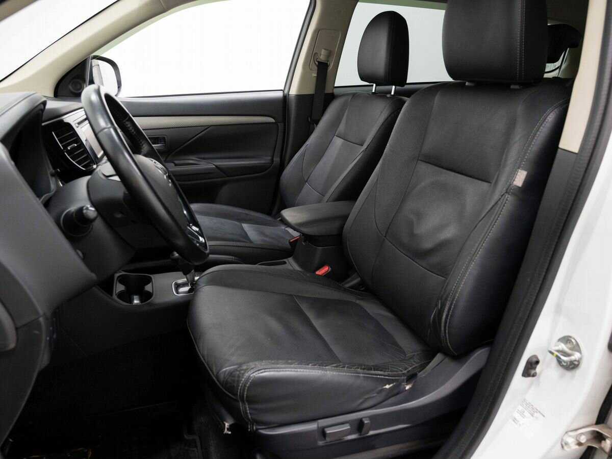 Mitsubishi Outlander с пробегом — 2015 год. Фото: #9