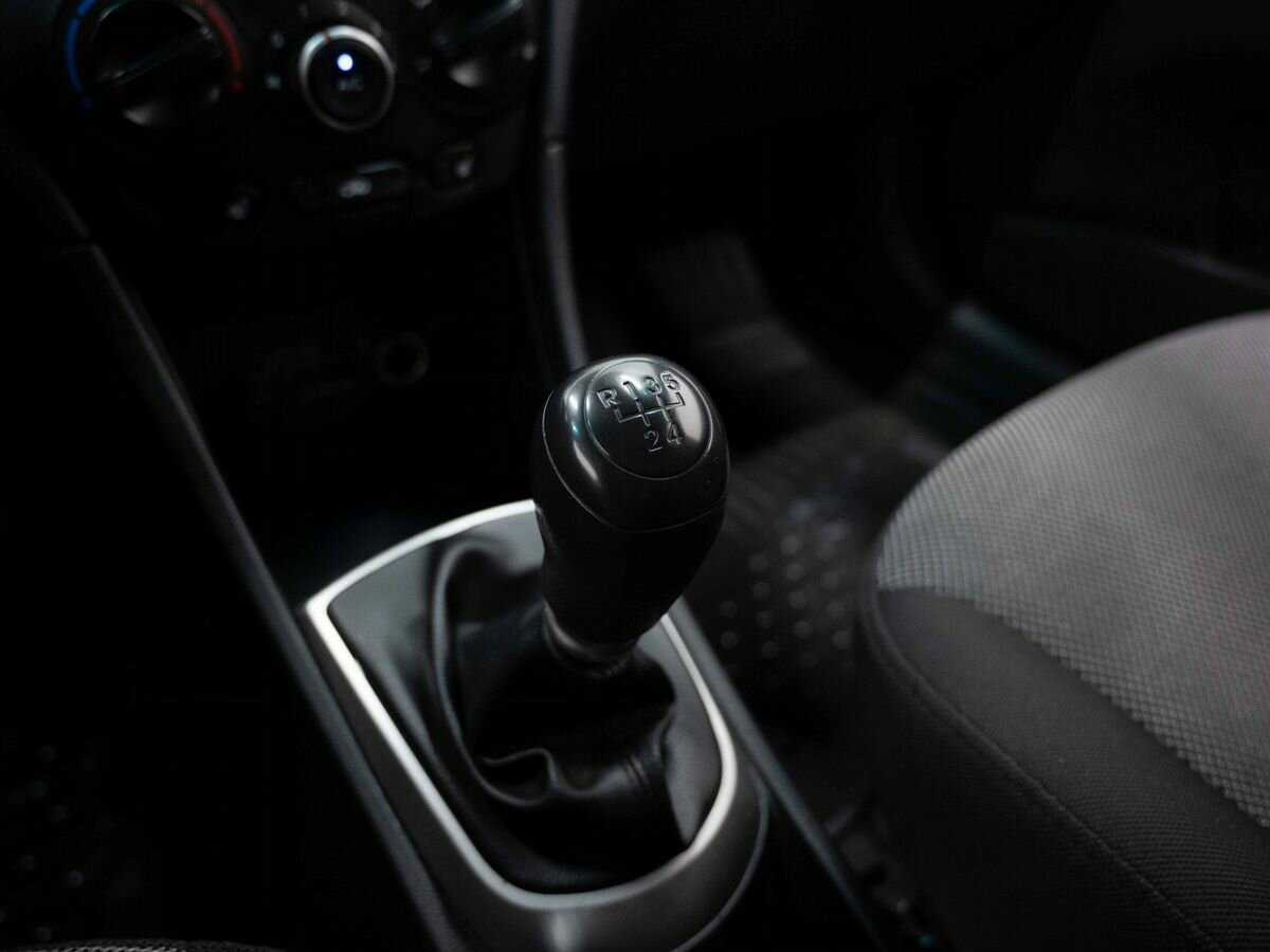 Hyundai Solaris с пробегом — 2013 год. Фото: #20