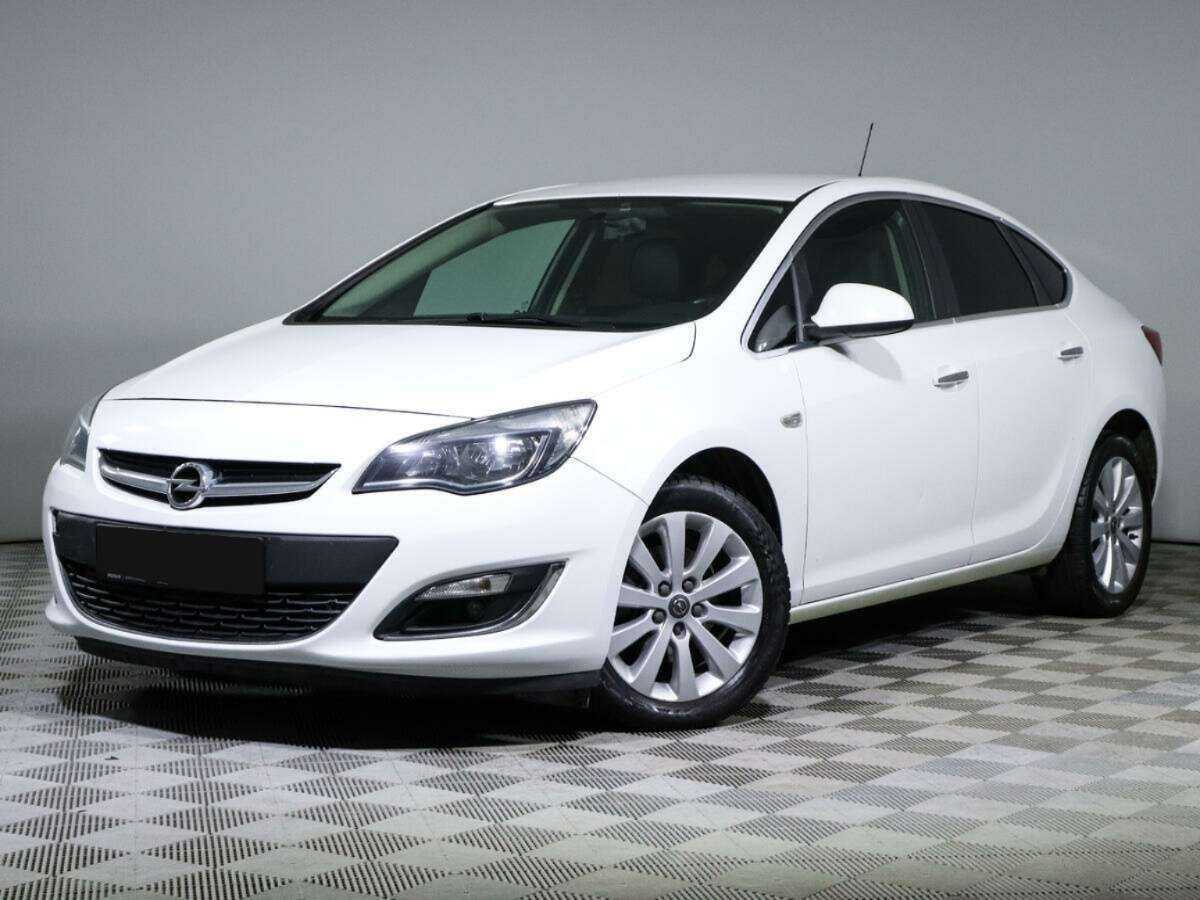 Opel Astra с пробегом — 2013 год. Посмотреть фото