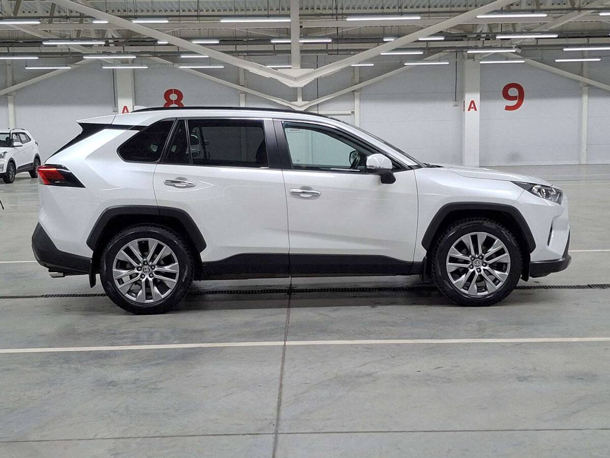 Toyota RAV4 с пробегом — 2021 год. Фото: #3
