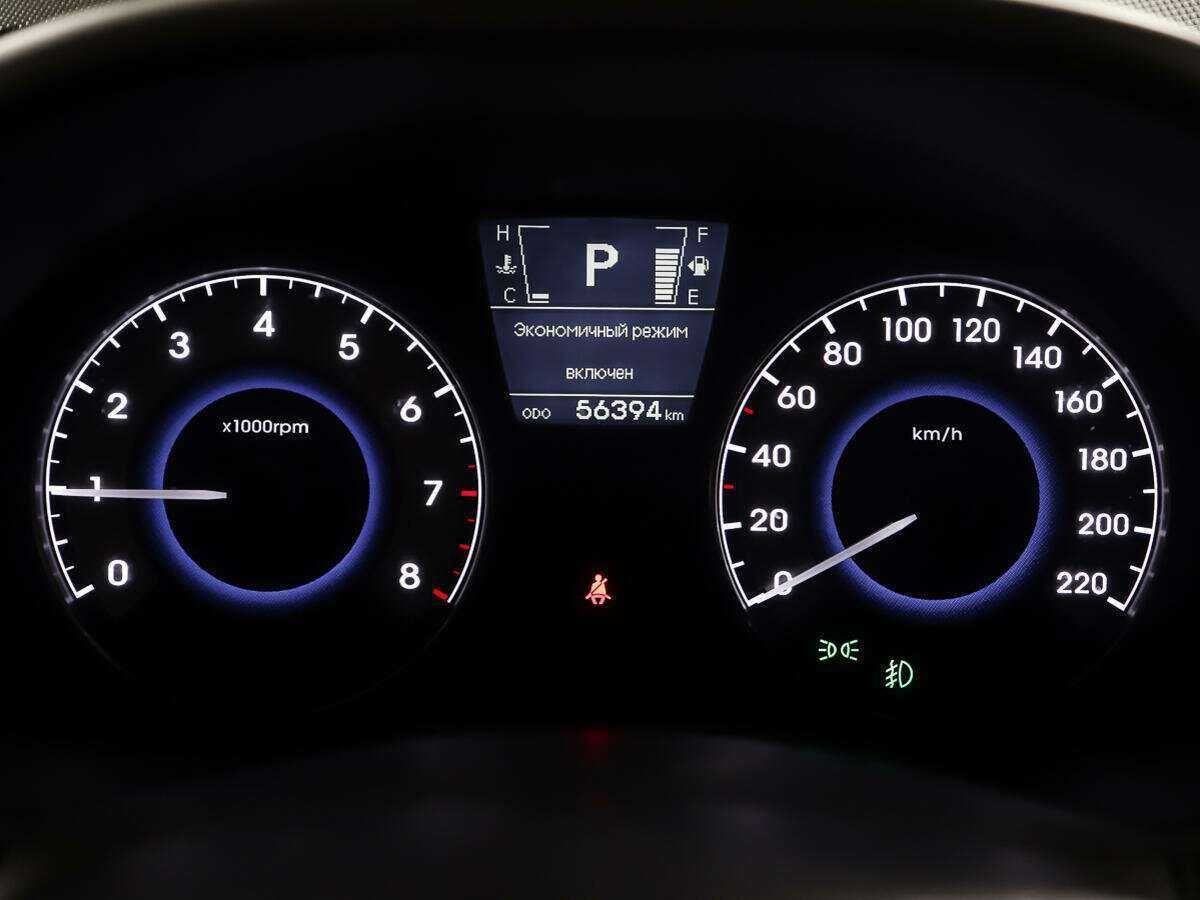 Hyundai Solaris с пробегом — 2012 год. Фото: #13