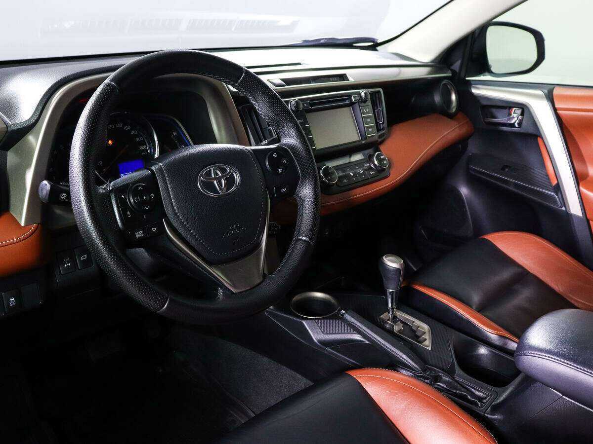 Toyota RAV4 с пробегом — 2013 год. Фото: #11