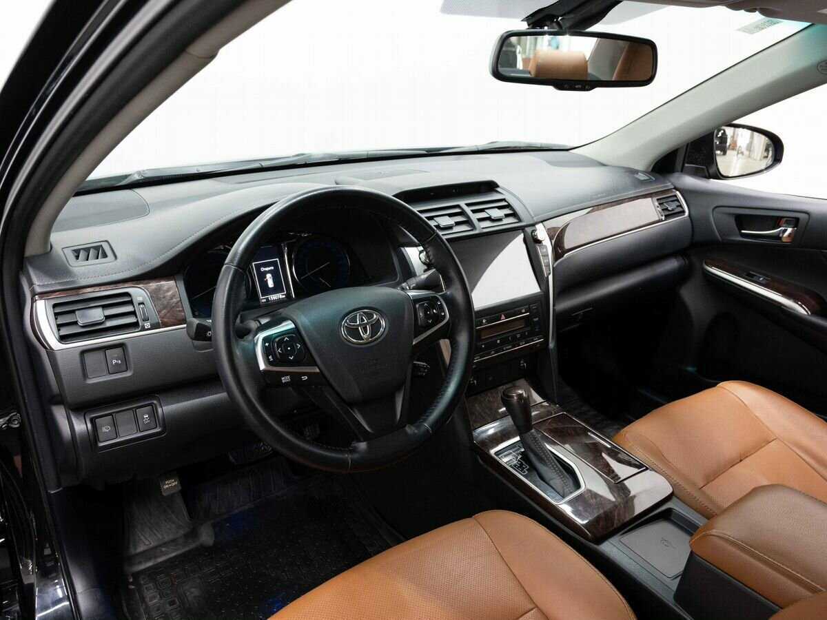 Toyota Camry с пробегом — 2017 год. Фото: #7